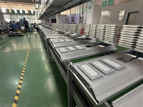 Delivery News | 235 Sets Of 30W/60W/150W Self-cleaning &hybrid Solar Street L...