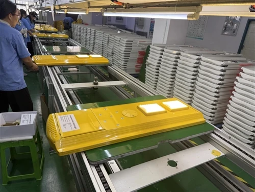 Busy Production Lines Roll Out Golden Integrated Solar Street Lights For Glob...