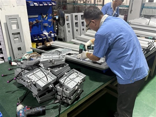 Suntisolar Mass Production Of All-in-One Solar Street Lights