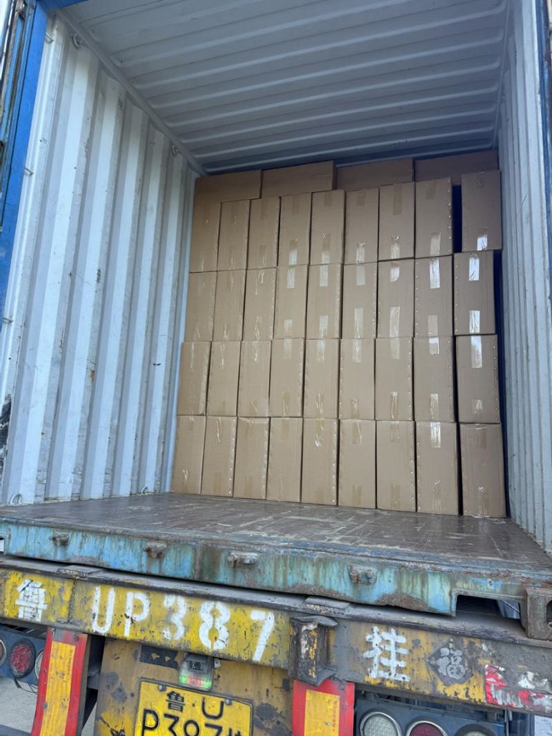 100W solar street lights in a 40HQ container 100W solar street lights in a 40HQ container
