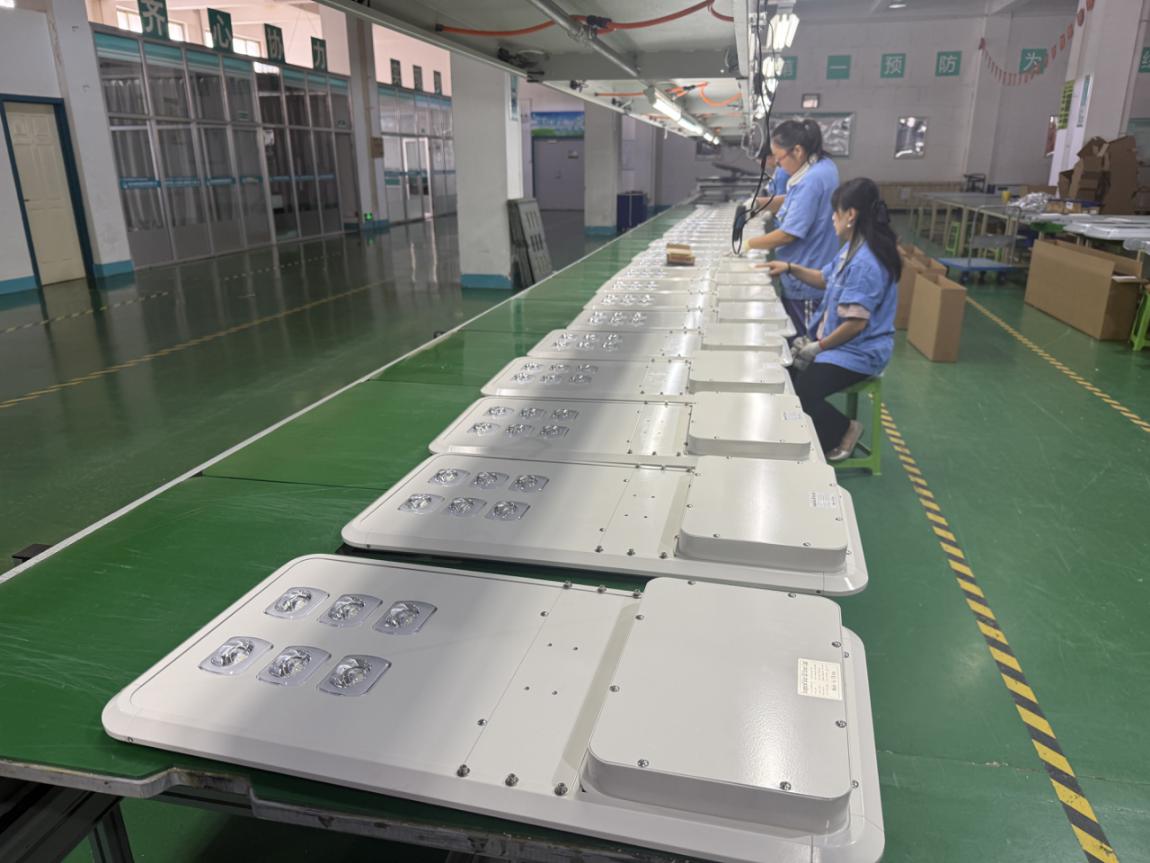 Z58 solar street lights in mass production